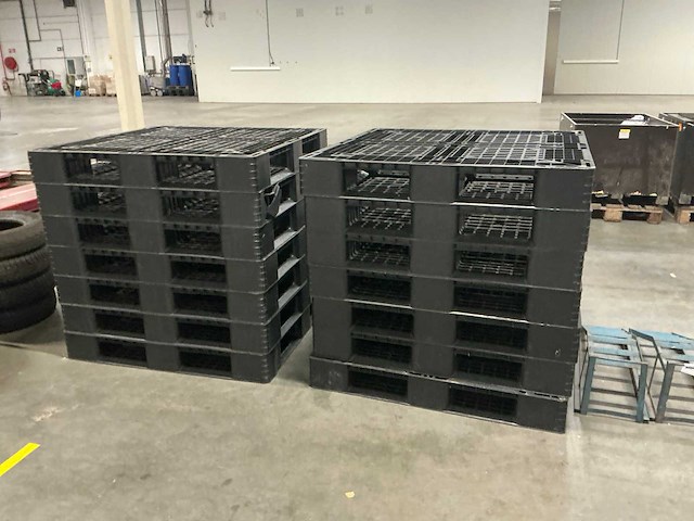 Diverse kunststof pallets (28x) - afbeelding 3 van  4