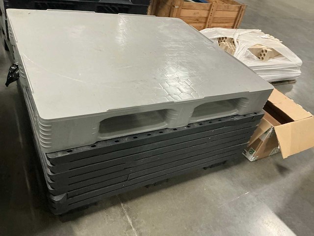 Diverse kunststof pallets (28x) - afbeelding 4 van  4