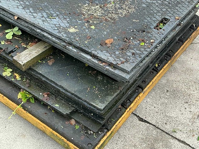 Diverse kunststof rijplaten (13x) - afbeelding 1 van  2