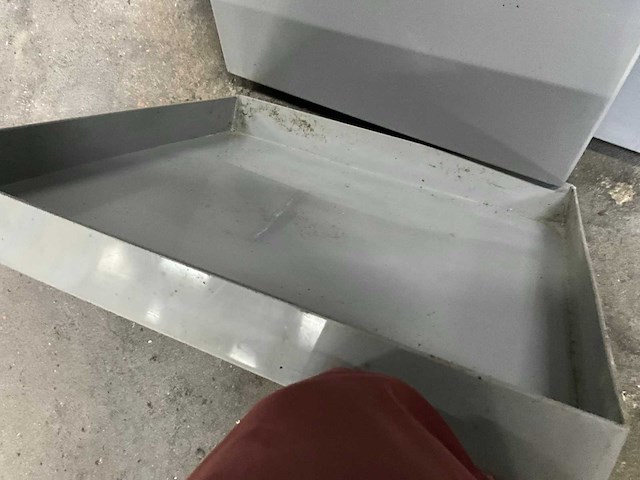 Diverse kunststoffen deksels/afsluitpanelen (4x) - afbeelding 6 van  7