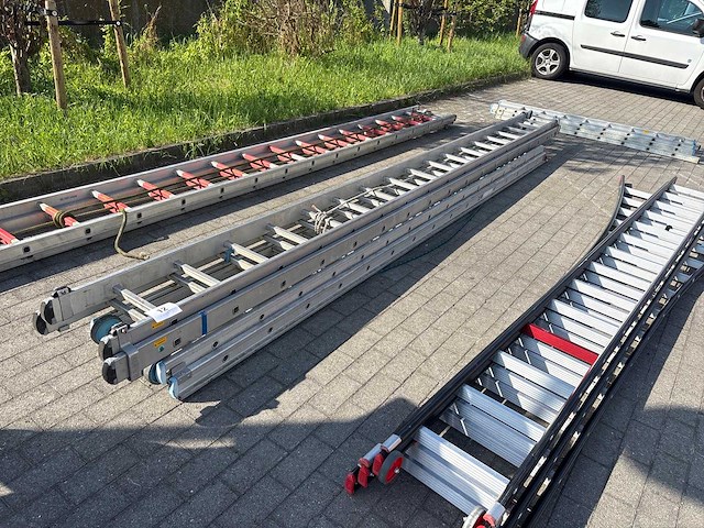 Diverse ladders (2x) - afbeelding 1 van  4