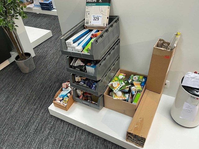 Diverse lampen en verlichting - afbeelding 1 van  7