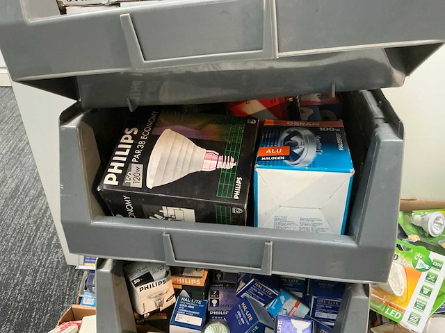 Diverse lampen en verlichting - afbeelding 3 van  7