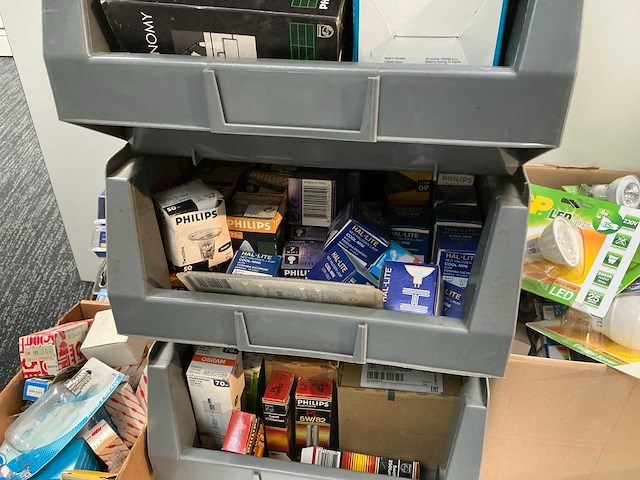 Diverse lampen en verlichting - afbeelding 4 van  7