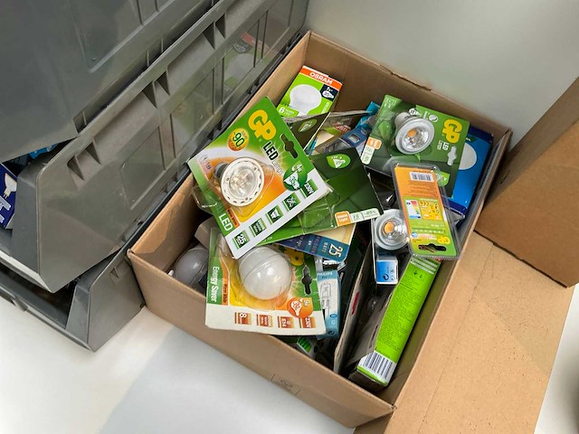 Diverse lampen en verlichting - afbeelding 6 van  7