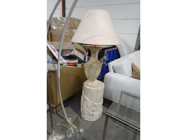 Diverse lampen + glazen salontafel - afbeelding 2 van  3