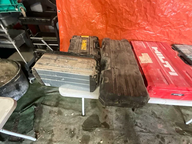Diverse lege gereedschapskoffers - afbeelding 5 van  5