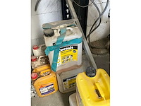 Diverse lijmen, verf en geveltoebehoren - afbeelding 6 van  19