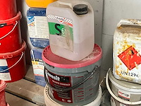 Diverse lijmen, verf en geveltoebehoren - afbeelding 9 van  19