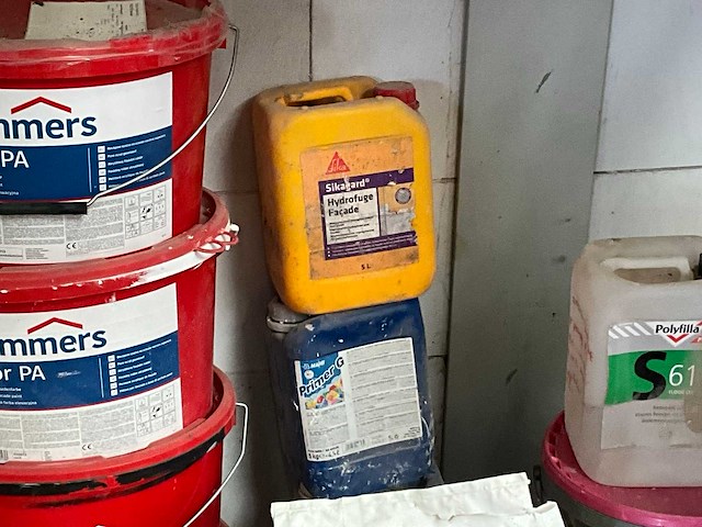 Diverse lijmen, verf en geveltoebehoren - afbeelding 13 van  19