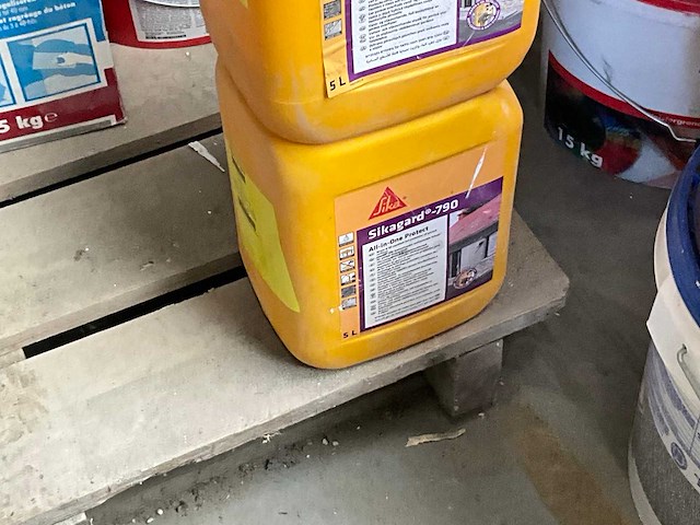 Diverse lijmen, verf en geveltoebehoren - afbeelding 15 van  19