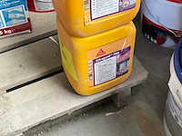 Diverse lijmen, verf en geveltoebehoren - afbeelding 15 van  19