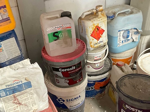 Diverse lijmen, verf en geveltoebehoren - afbeelding 19 van  19