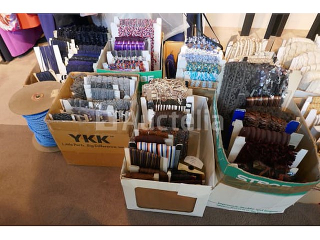 Diverse linten voor vrouwenkledij - afbeelding 3 van  7