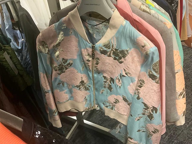 Diverse losse vestjes (55x) - afbeelding 13 van  51