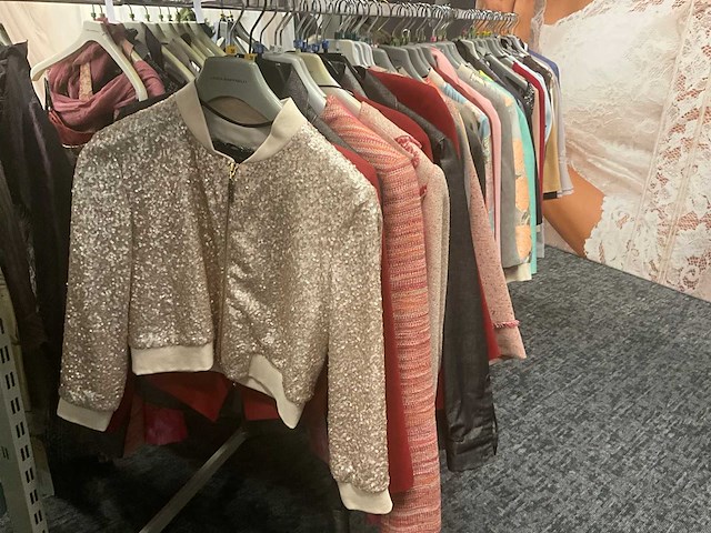 Diverse losse vestjes (55x) - afbeelding 23 van  51