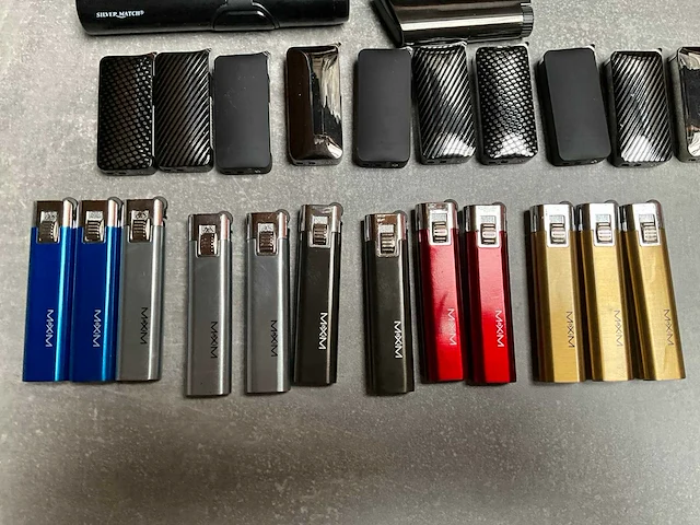 Diverse luxe aanstekers van o.a. silver match & maxim (27x) - afbeelding 2 van  5