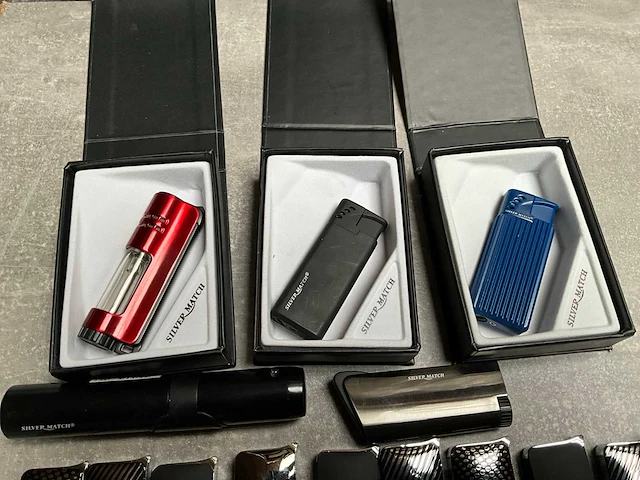 Diverse luxe aanstekers van o.a. silver match & maxim (27x) - afbeelding 4 van  5