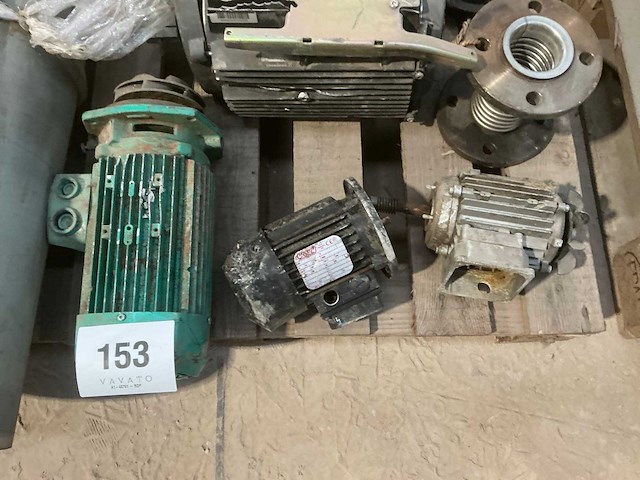 Diverse machine onderdelen - afbeelding 2 van  6