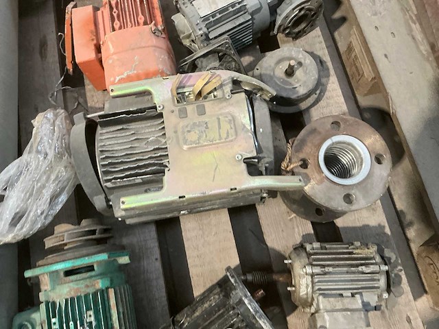 Diverse machine onderdelen - afbeelding 3 van  6