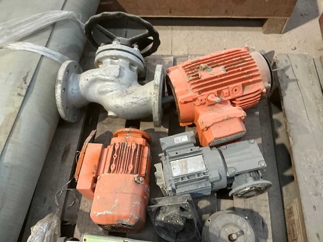 Diverse machine onderdelen - afbeelding 5 van  6