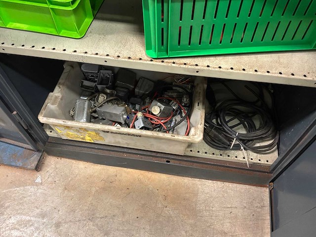 Diverse machineonderdelen en recup goederen - afbeelding 9 van  66