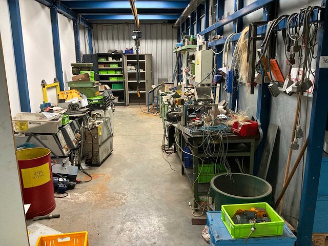 Diverse machineonderdelen en recup goederen - afbeelding 1 van  66