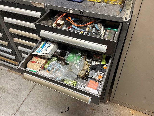 Diverse machineonderdelen en recup goederen - afbeelding 15 van  66