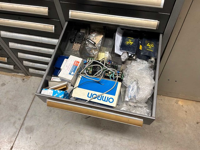 Diverse machineonderdelen en recup goederen - afbeelding 16 van  66