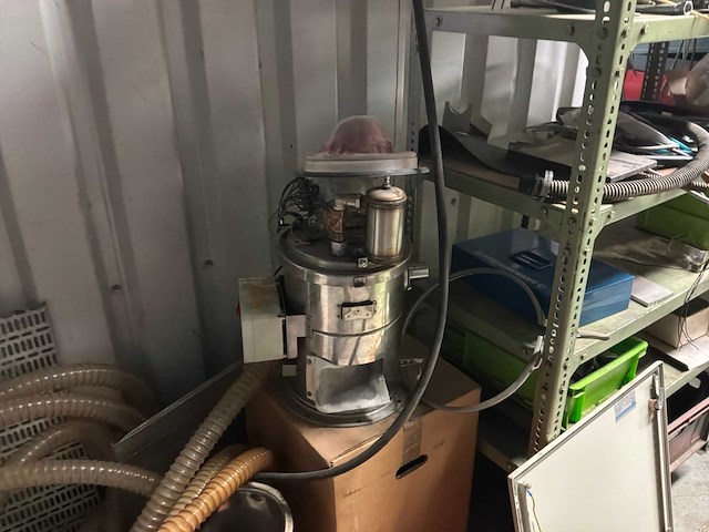 Diverse machineonderdelen en recup goederen - afbeelding 28 van  66