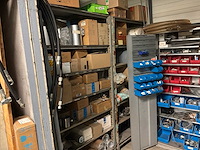 Diverse machineonderdelen en recup goederen - afbeelding 32 van  66