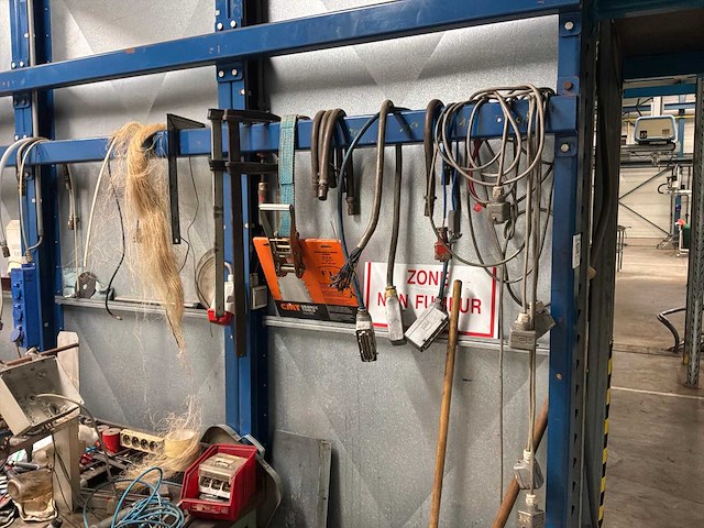 Diverse machineonderdelen en recup goederen - afbeelding 23 van  66