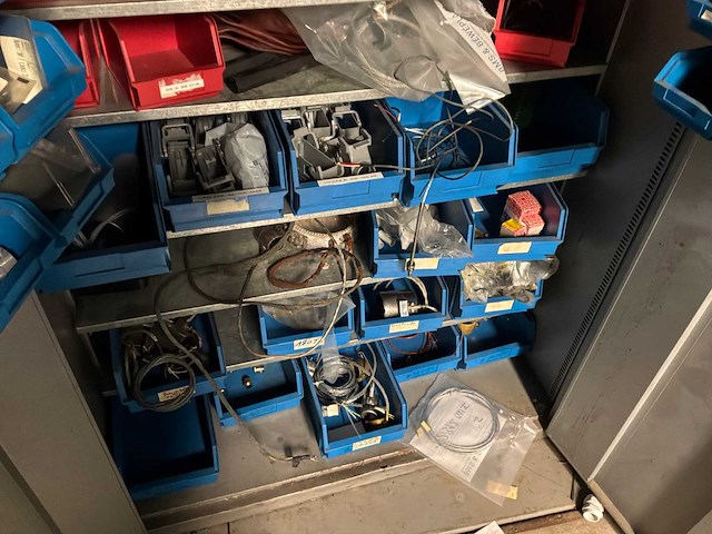 Diverse machineonderdelen en recup goederen - afbeelding 35 van  66