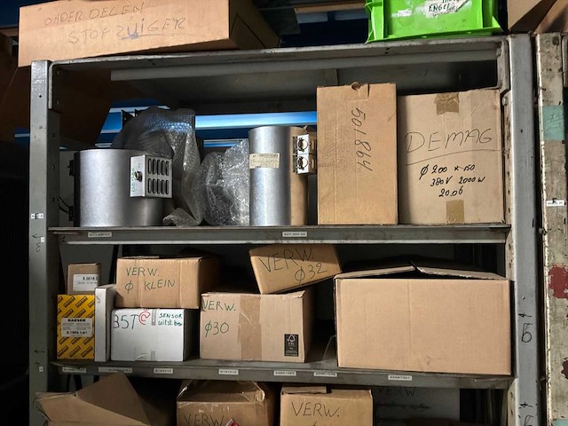 Diverse machineonderdelen en recup goederen - afbeelding 38 van  66