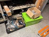 Diverse machineonderdelen en recup goederen - afbeelding 40 van  66