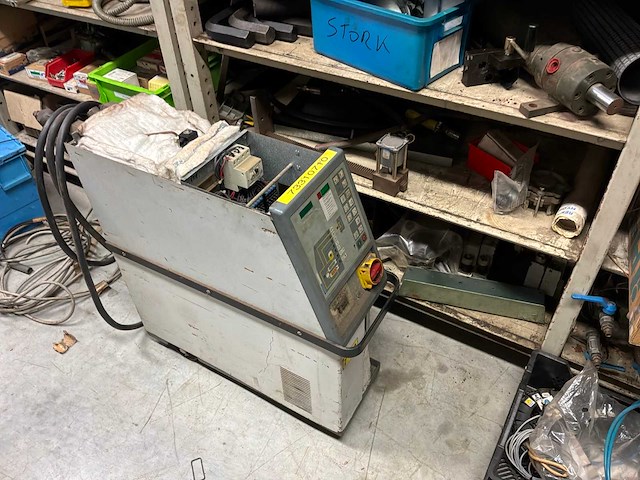 Diverse machineonderdelen en recup goederen - afbeelding 46 van  66