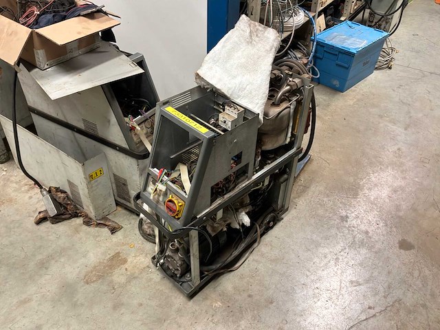 Diverse machineonderdelen en recup goederen - afbeelding 55 van  66