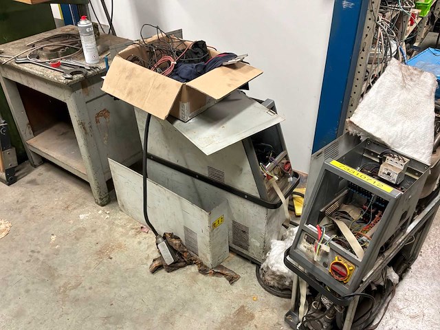 Diverse machineonderdelen en recup goederen - afbeelding 57 van  66
