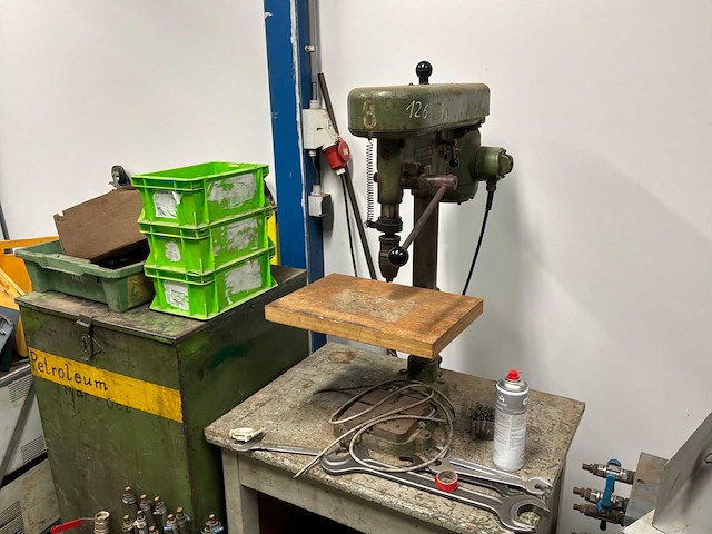 Diverse machineonderdelen en recup goederen - afbeelding 59 van  66
