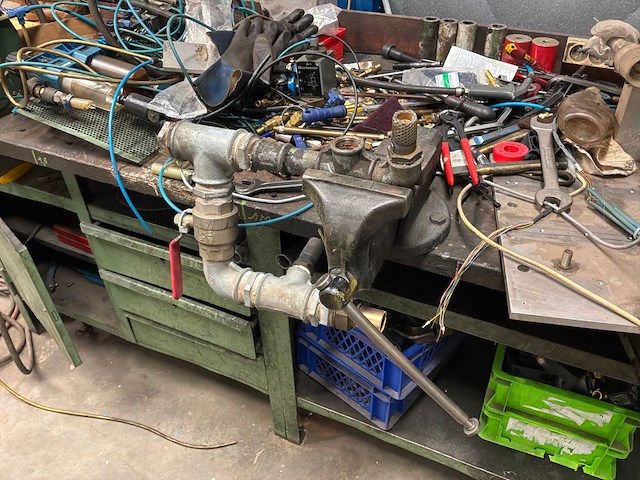 Diverse machineonderdelen en recup goederen - afbeelding 56 van  66