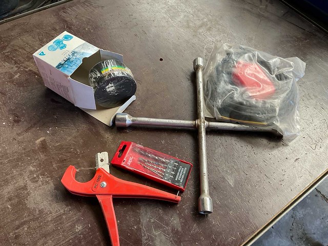 Diverse, makita, spit, bosch overig handgereedschap (30x) - afbeelding 24 van  41