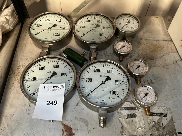 Diverse manometers (8x) - afbeelding 1 van  3
