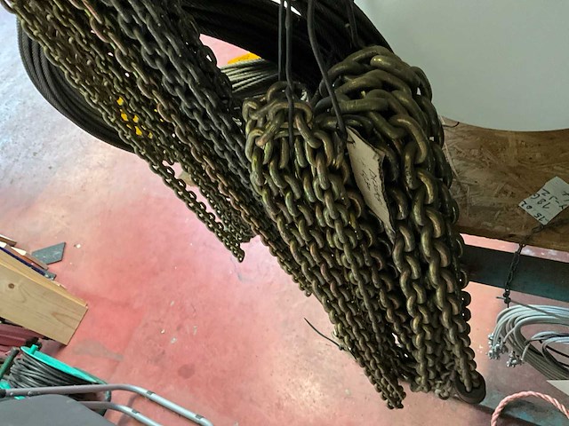 Diverse maten hijskettingen - afbeelding 1 van  3