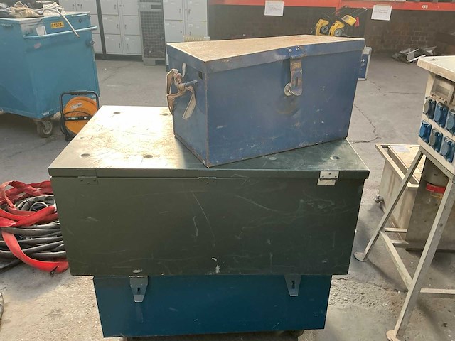 Diverse materiaalkisten (3x) - afbeelding 3 van  5