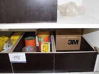 Diverse materialen, moldex mondmaskers en filters, tesa en andere tape, stanley messen en toebehoren, potloden, kleine onderdelen - afbeelding 4 van  6