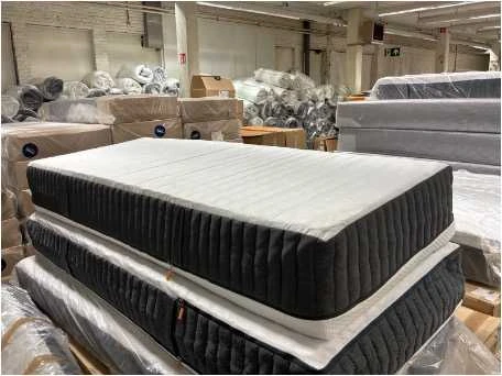 Diverse matrassen, toppers, deuren, palletfoliewikkelaar