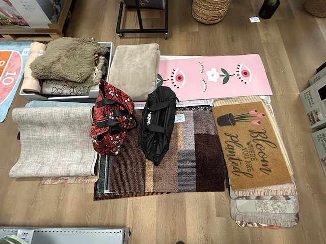 Diverse matten ong 35 stuks - afbeelding 1 van  8