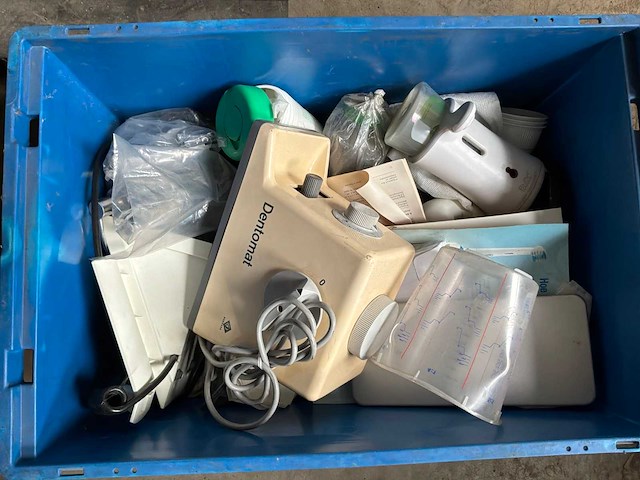 Diverse medische apparatuur - afbeelding 2 van  12