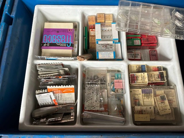 Diverse medische apparatuur - afbeelding 1 van  12