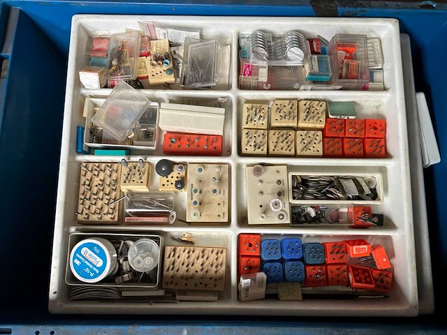 Diverse medische apparatuur - afbeelding 8 van  12